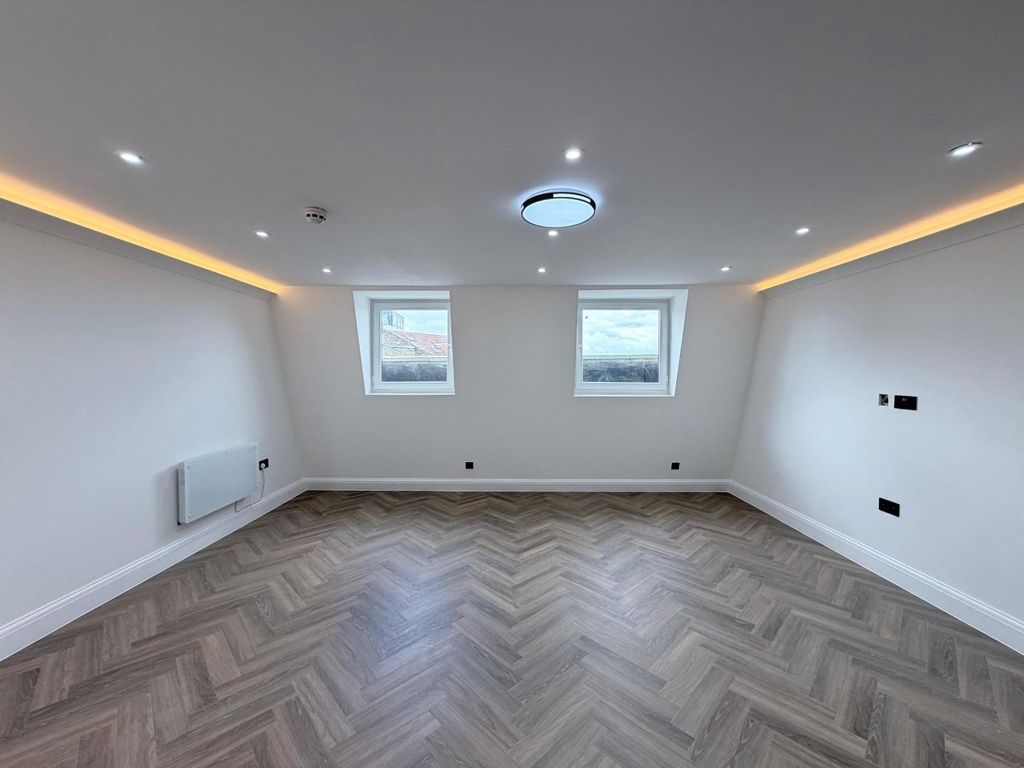 Property photo 3 of 5 04B09642-2563-4258-B6d3-Fdb186Ab4c3E.Jpg