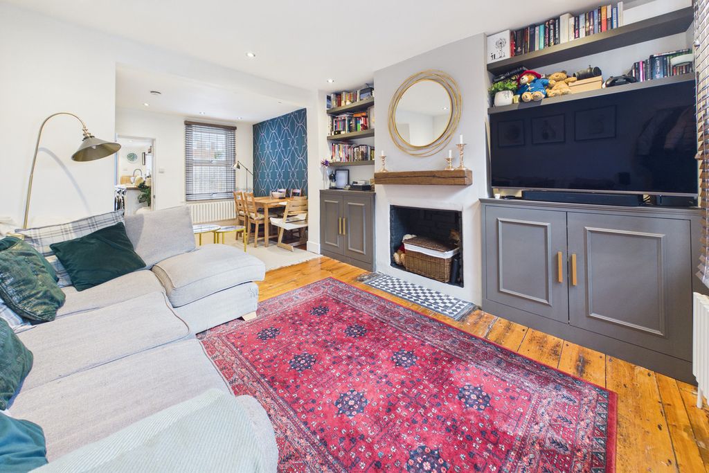 Property photo 2 of 23