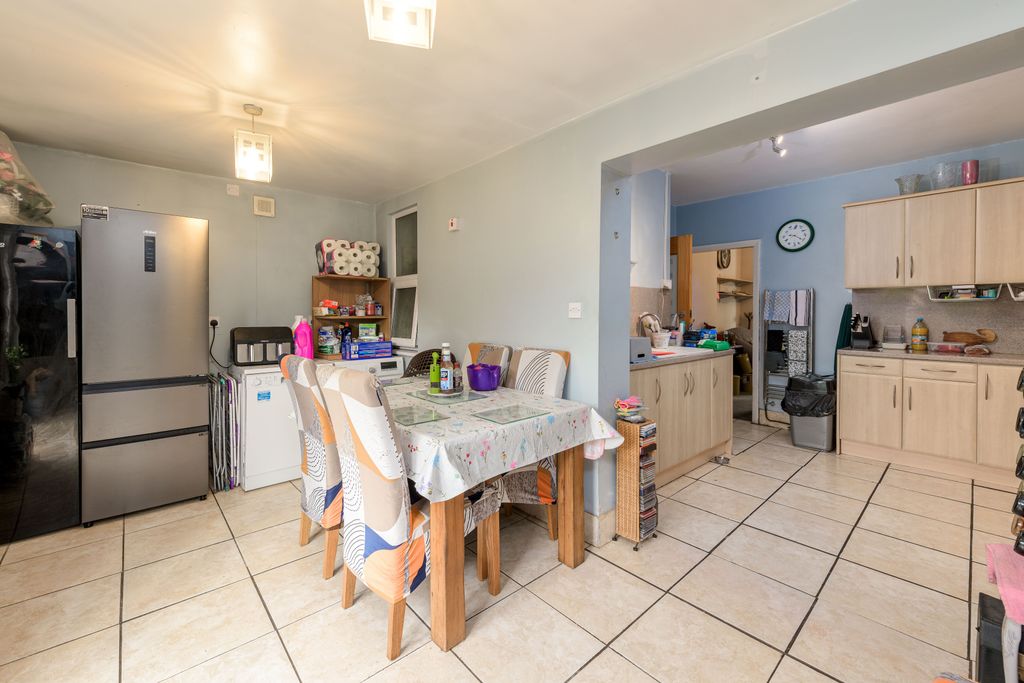 Property photo 3 of 21