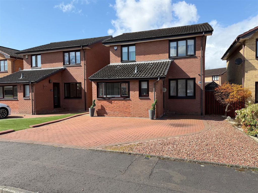 Property photo 1 of 17 Front External