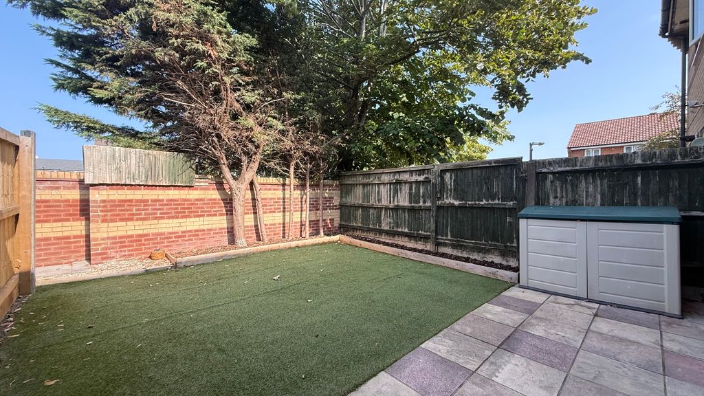 Property photo 2 of 12 Garden