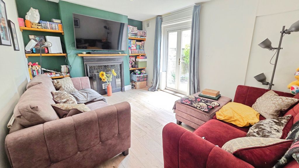 Property photo 3 of 12
