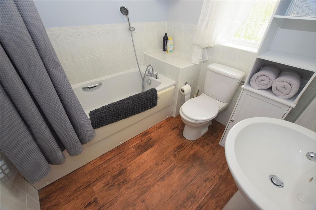 Property photo 2 of 4 Private Bathroom