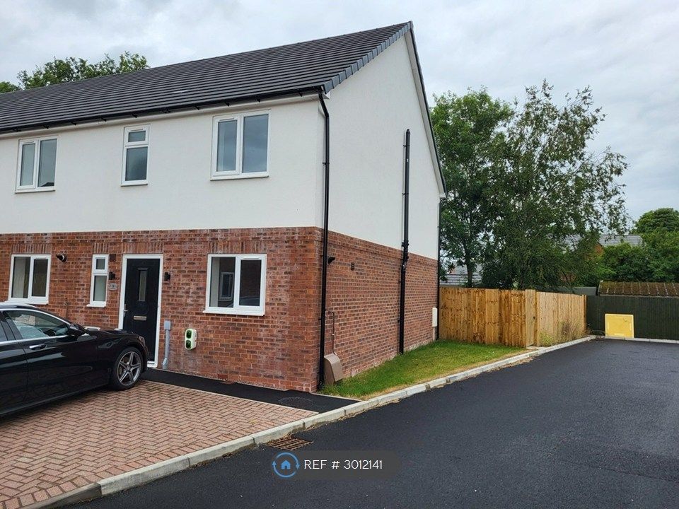 Property photo 1 of 18 End Terrace