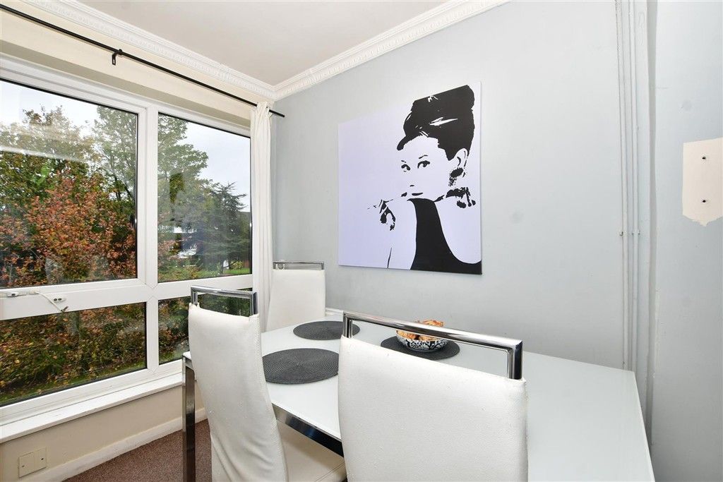 Property photo 3 of 7 Dining Area