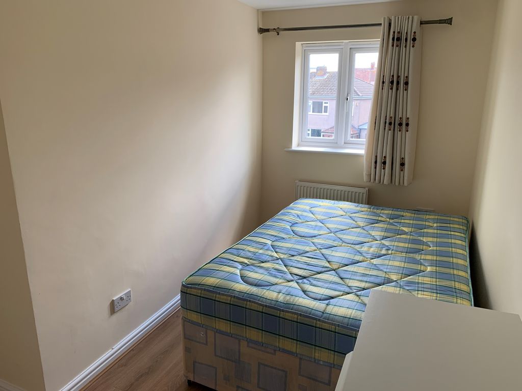 Property photo 3 of 12 Bedroom 3