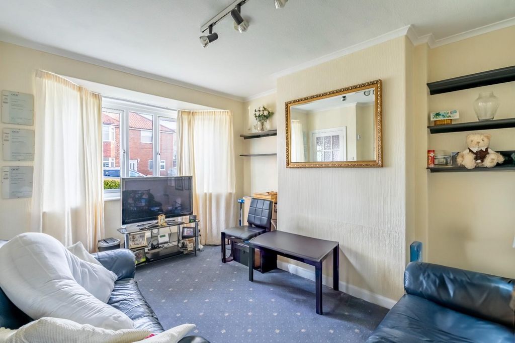 Property photo 3 of 11 Living Room