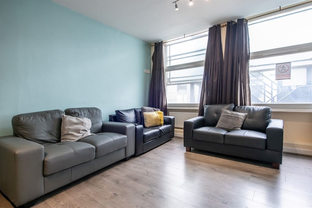 Additional image 5 of 5 bed flat to rent5-7 South Parade NG1