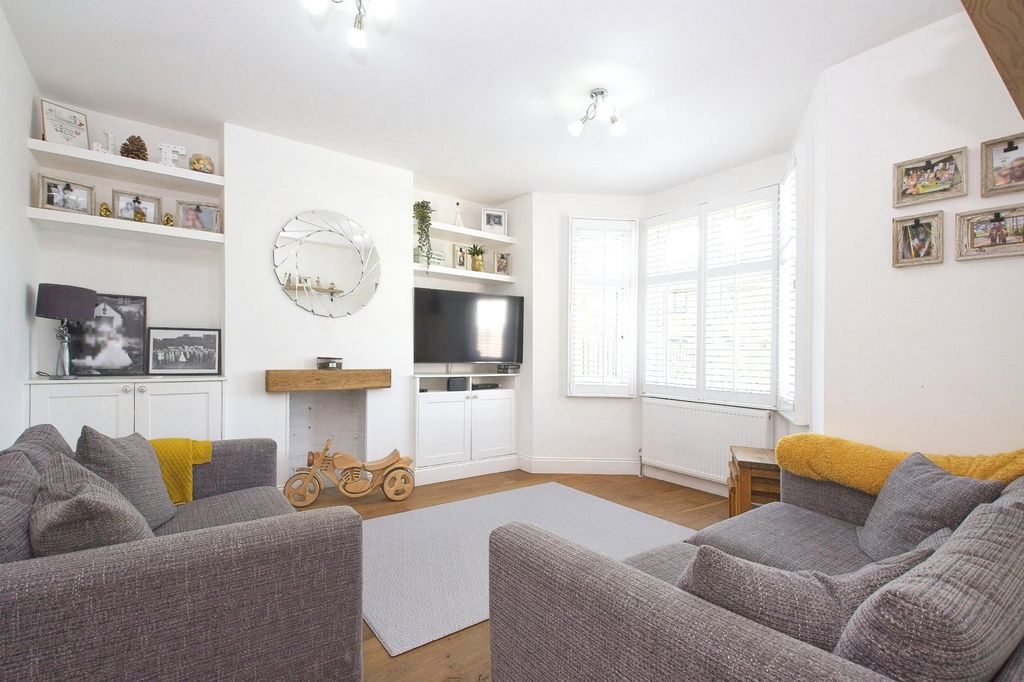 Property photo 2 of 19