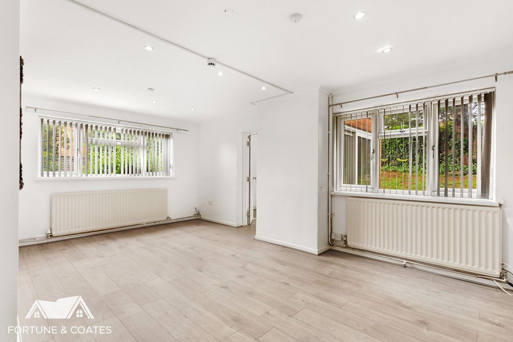 Property photo 2 of 22 Hawkenbury_3.Jpg