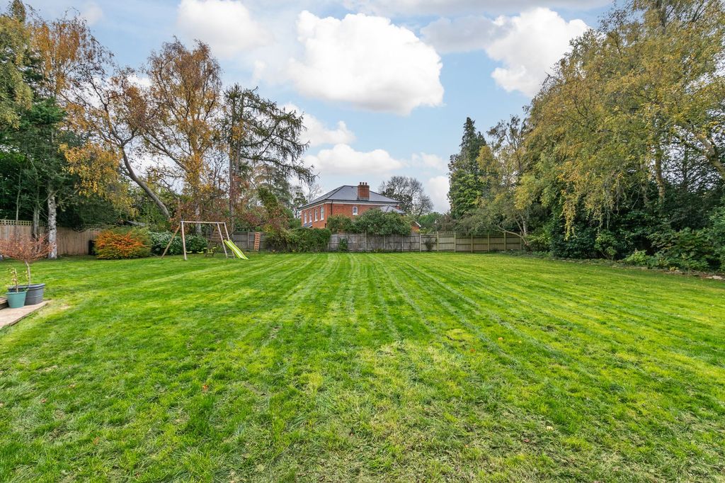 Property photo 2 of 11