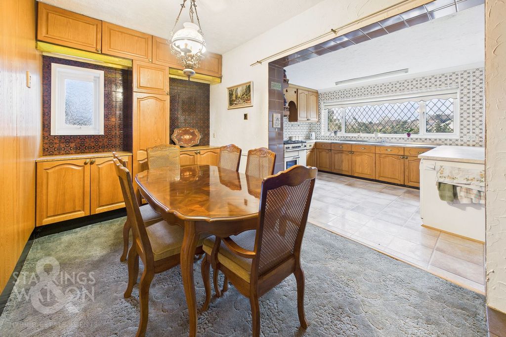 Property photo 3 of 28