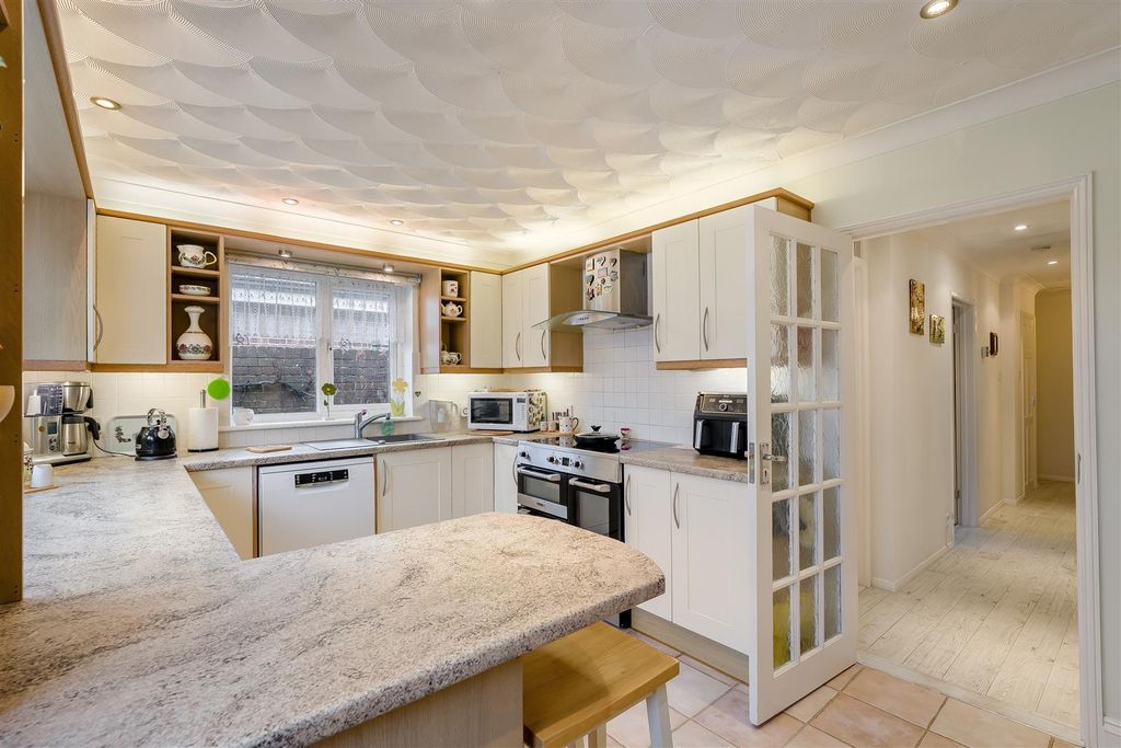 Property photo 1 of 18 Kitchen