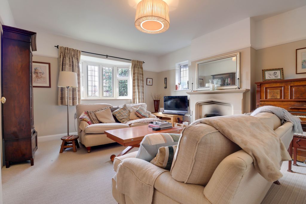 Property photo 2 of 20 Lounge