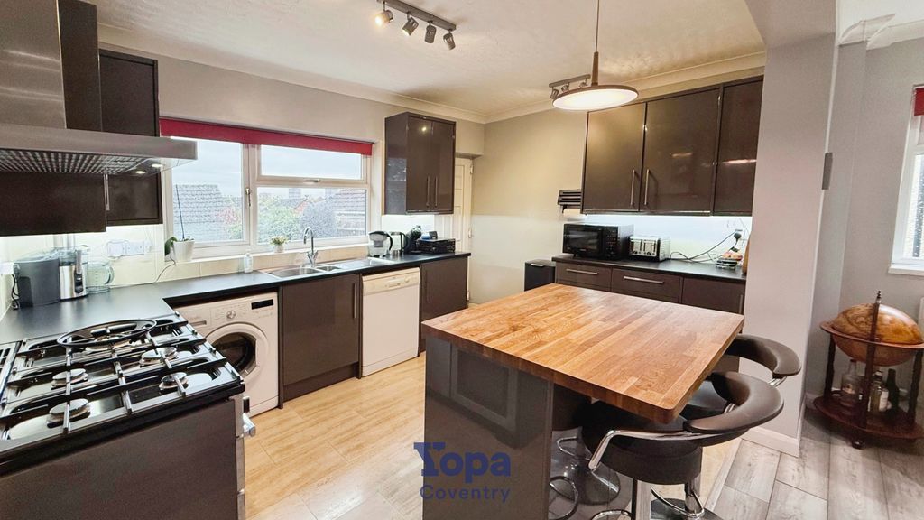 Property photo 2 of 20 Kitchen