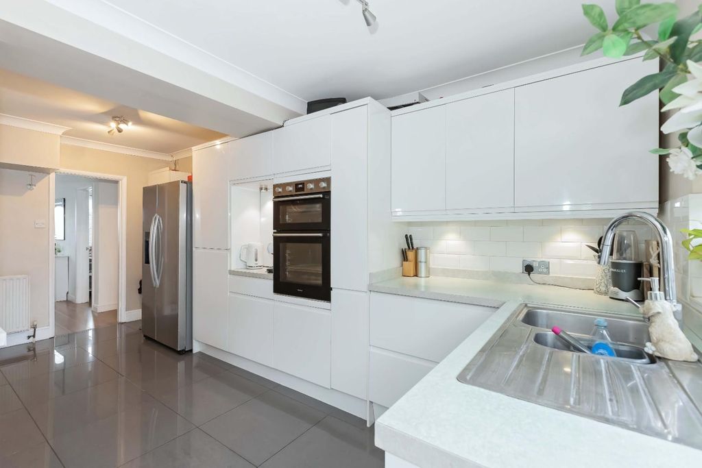 Property photo 3 of 21 Grinstead Lane_10.Jpg