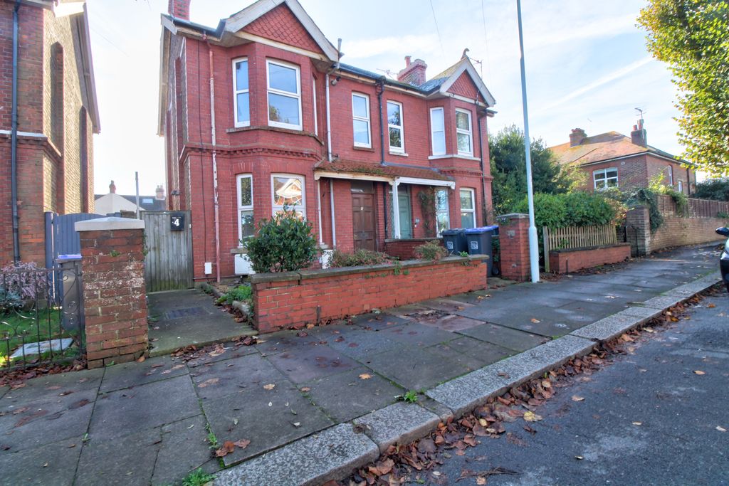 Property photo 1 of 8 Sought After Location