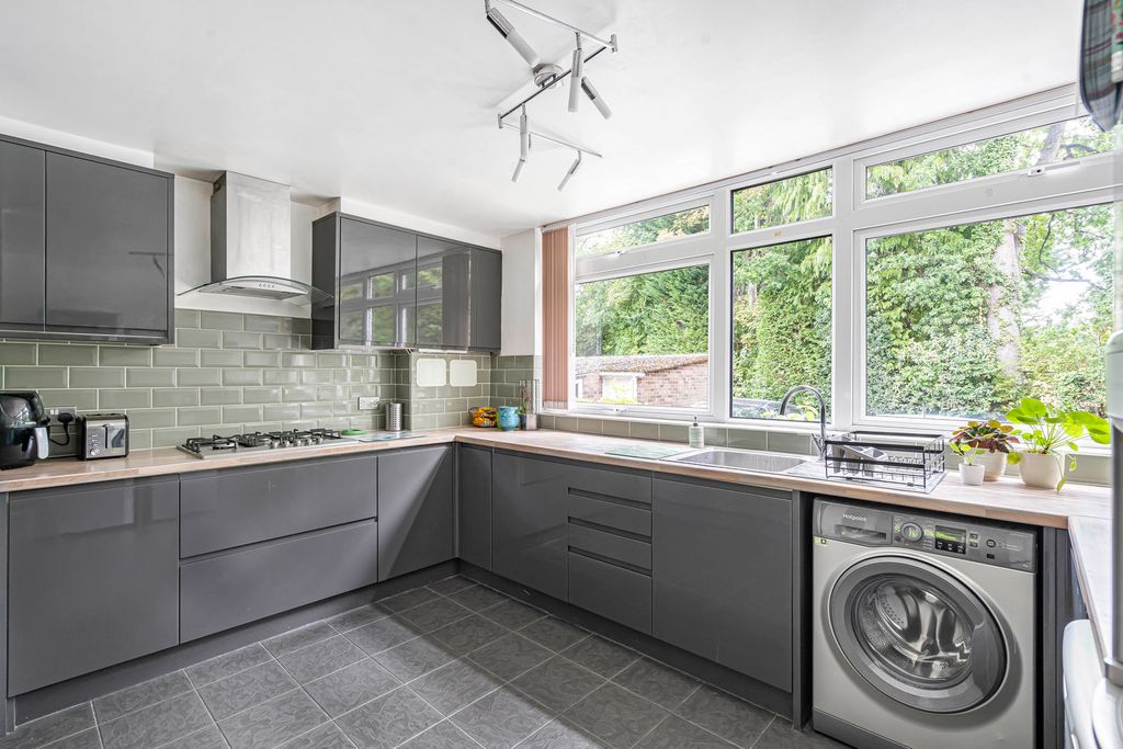 Property photo 3 of 16 Kitchen