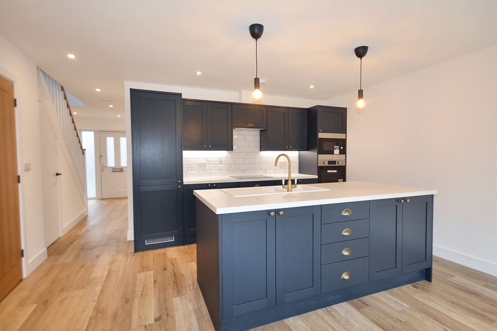 Property photo 3 of 21