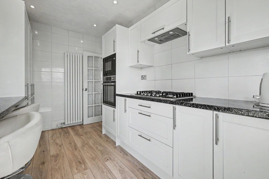 Property photo 3 of 21 5171987