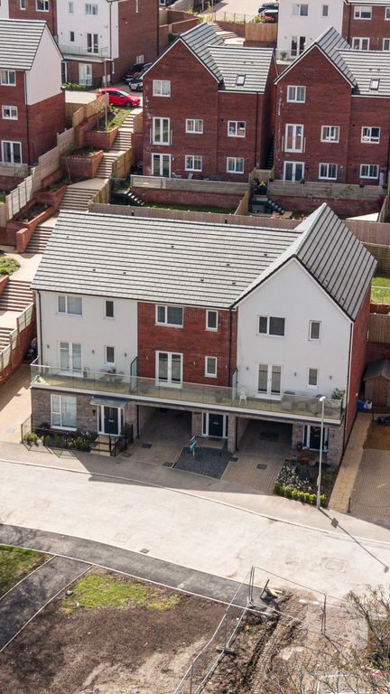 Property photo 1 of 32