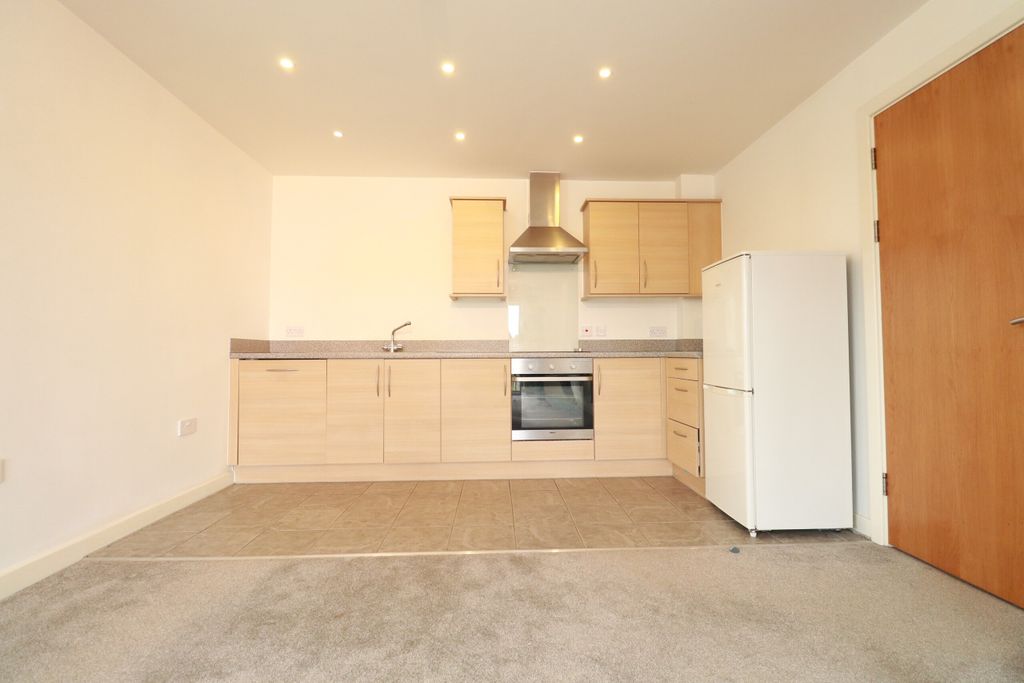 Property photo 3 of 11 Kitchen (3)