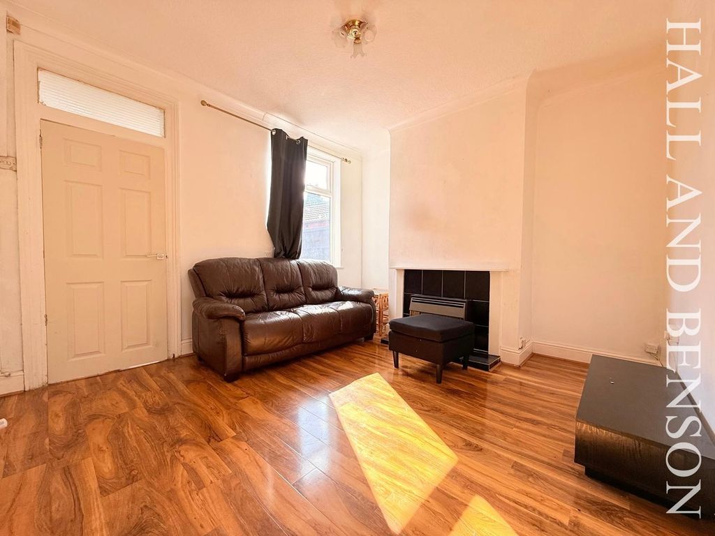 Property photo 2 of 8 Image