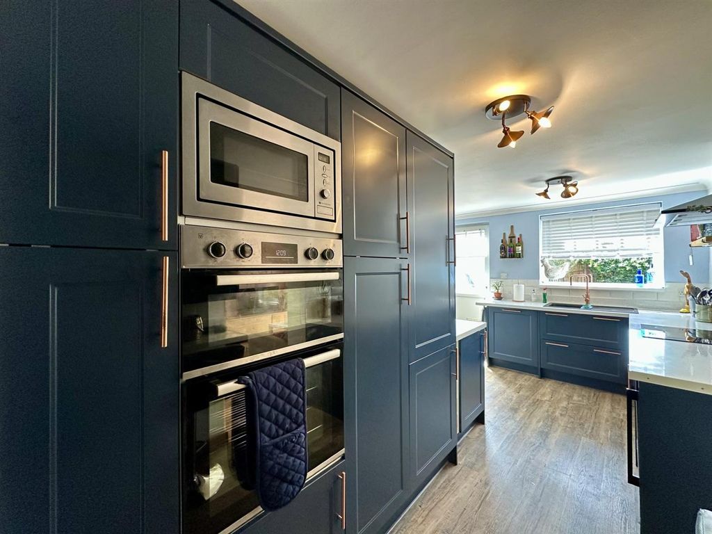 Property photo 3 of 23 Kitchen 4.Jpg
