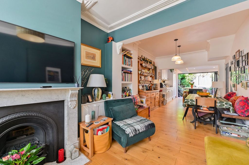 Property photo 2 of 17