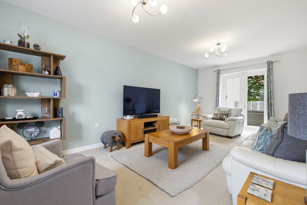 Property photo 2 of 32
