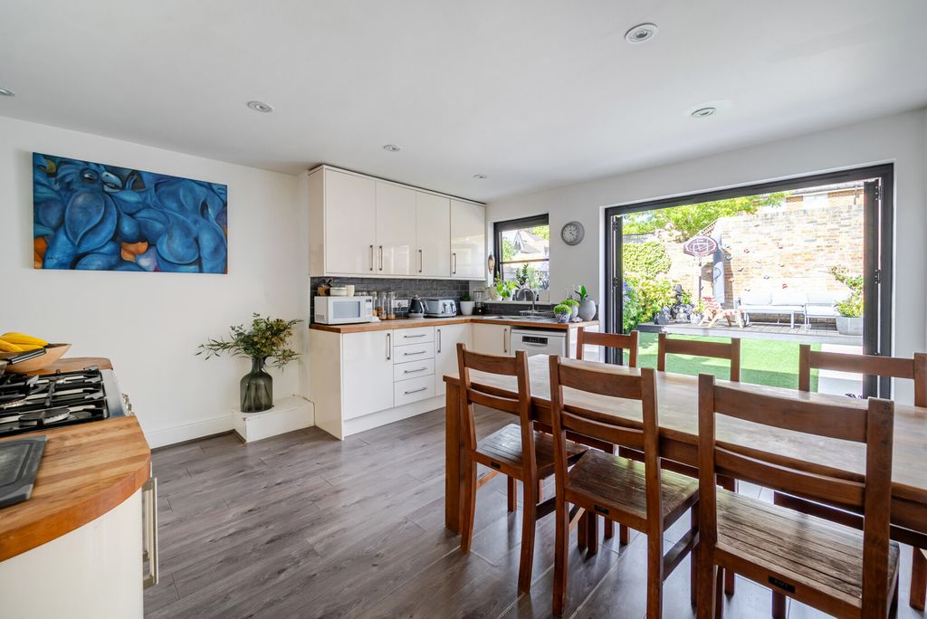 Property photo 3 of 16 1453580-8-69F2218...