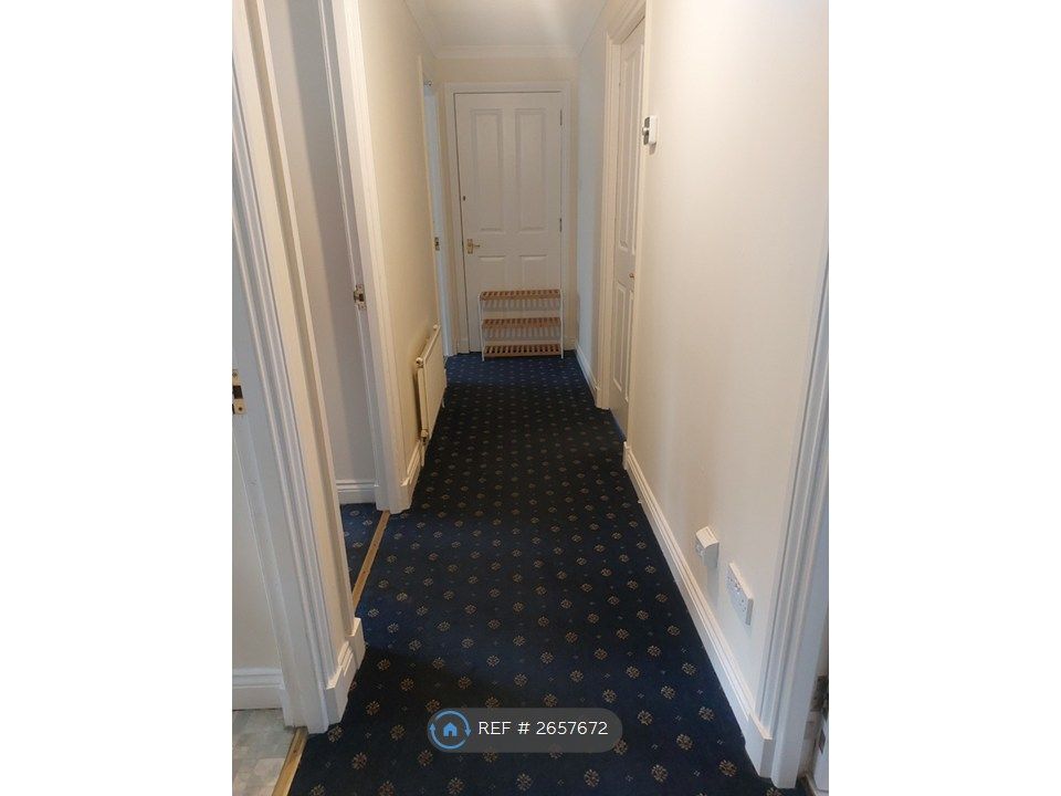 Property photo 2 of 7 Hall