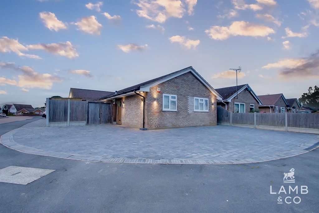 4 bed detached bungalow for saleMunnings Drive, Clacton-On-Sea CO16