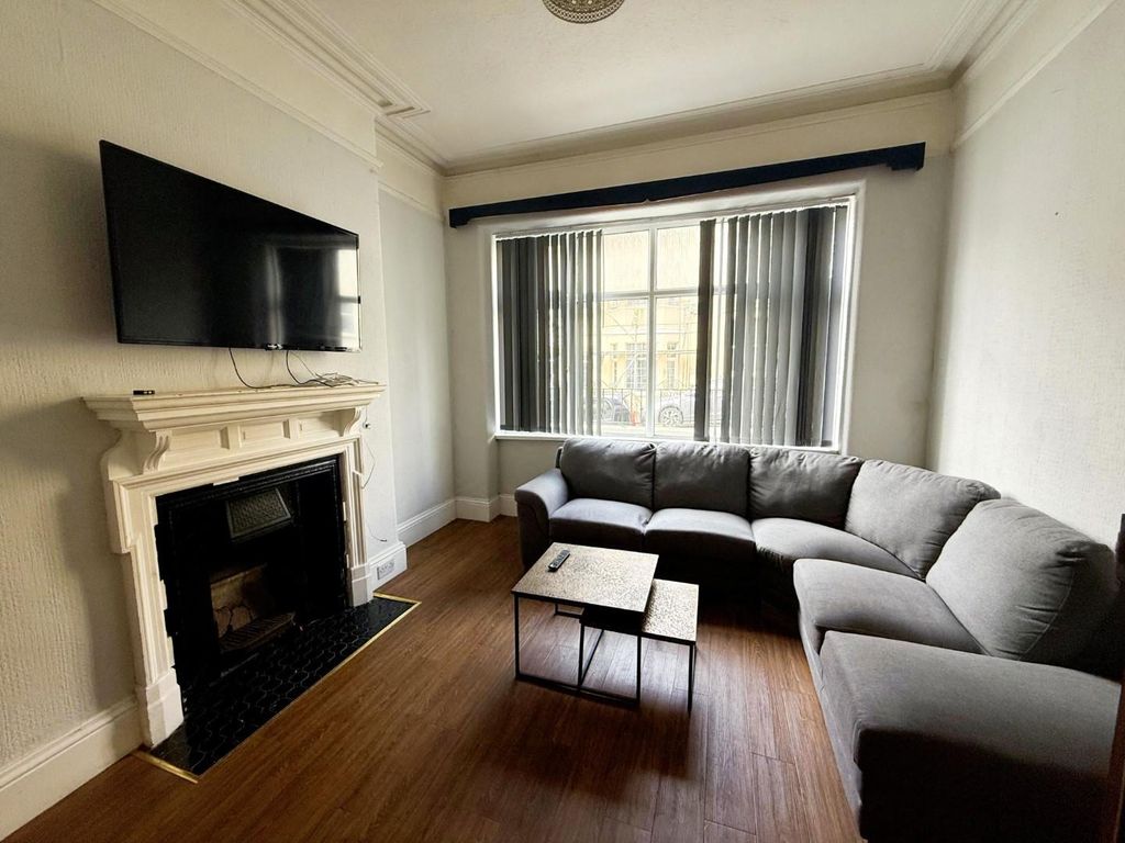 Property photo 2 of 12 Addison Lounge 3.Jpg