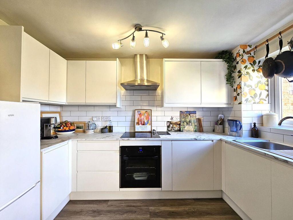 Property photo 3 of 8 Kitchen.Jpeg