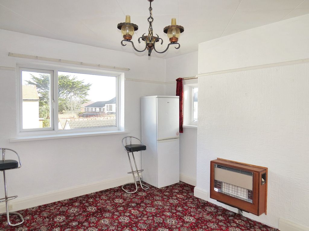Property photo 3 of 9 Kenilworth Gardens- Dining Room