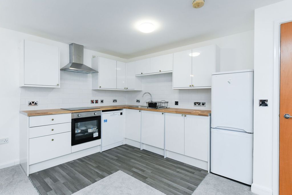 Property photo 2 of 13
