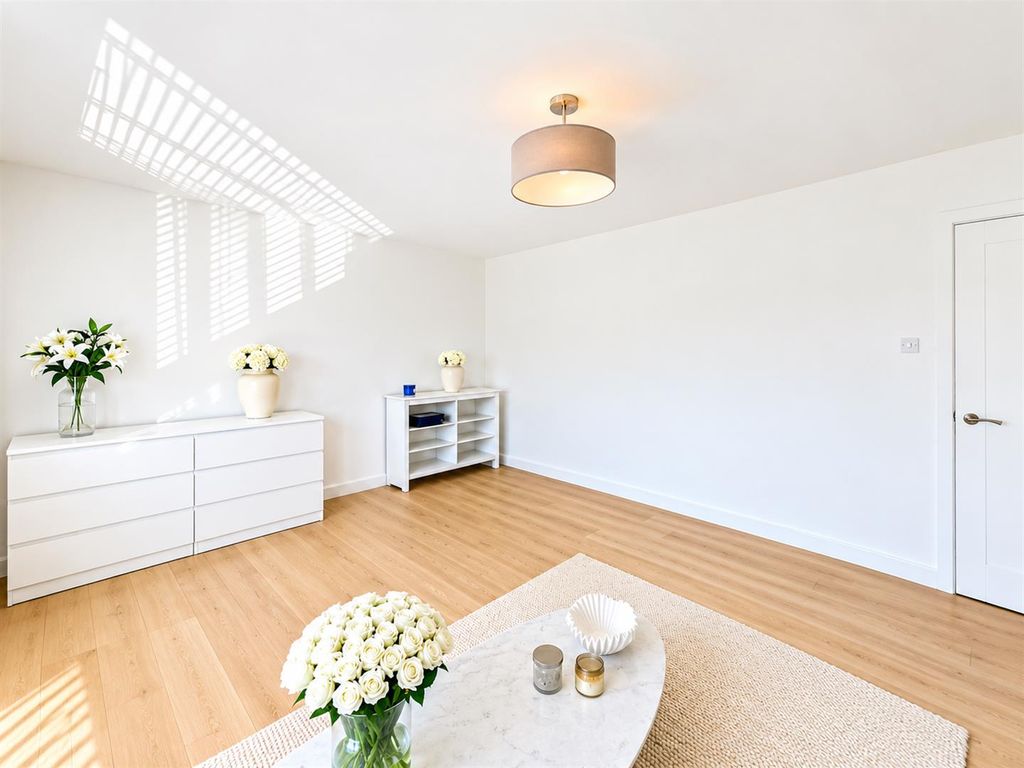 Property photo 3 of 20 807.Png