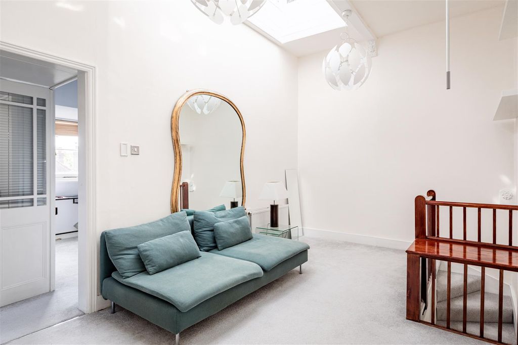 Property photo 3 of 9 Emlyn Road-7.Jpg