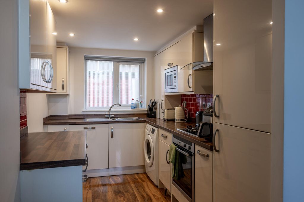 Property photo 2 of 11 Kitchen