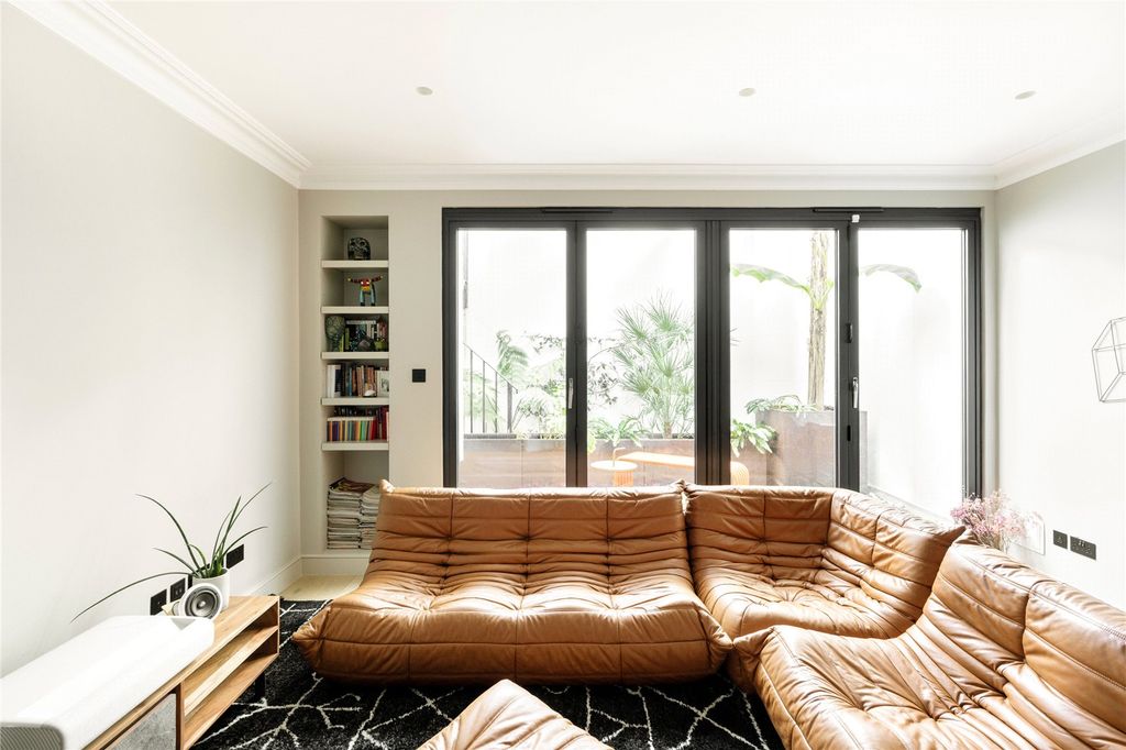 Property photo 3 of 21 Picture No. 06