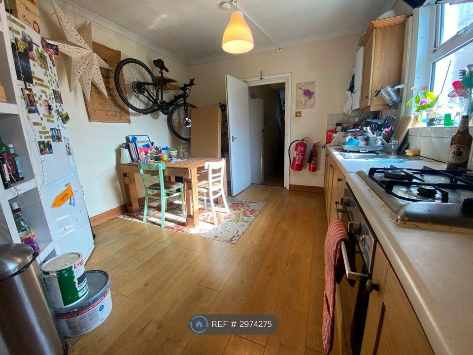 Property photo 1 of 11 Kitchen