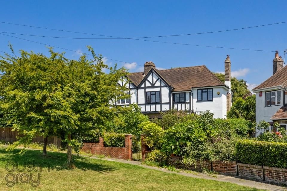 Property photo 1 of 23 Elm Drive, 177-029(1) (Custom).Jpg