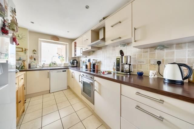 Property photo 2 of 21 Kitchen