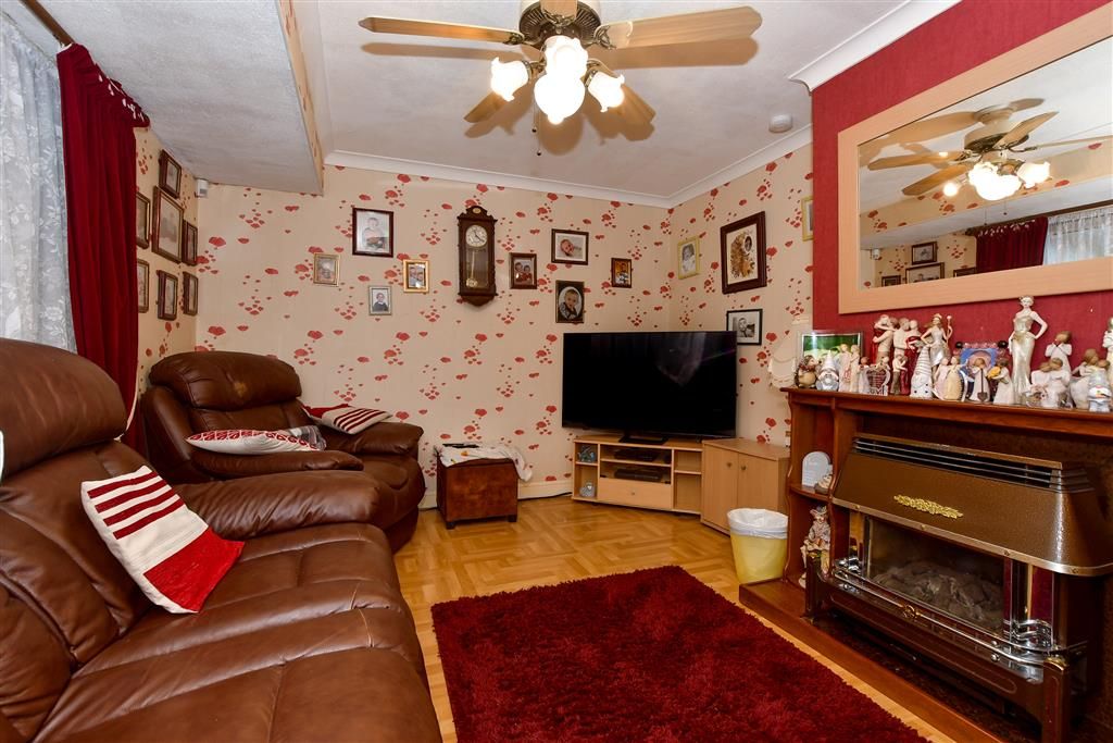 Property photo 2 of 15 Lounge