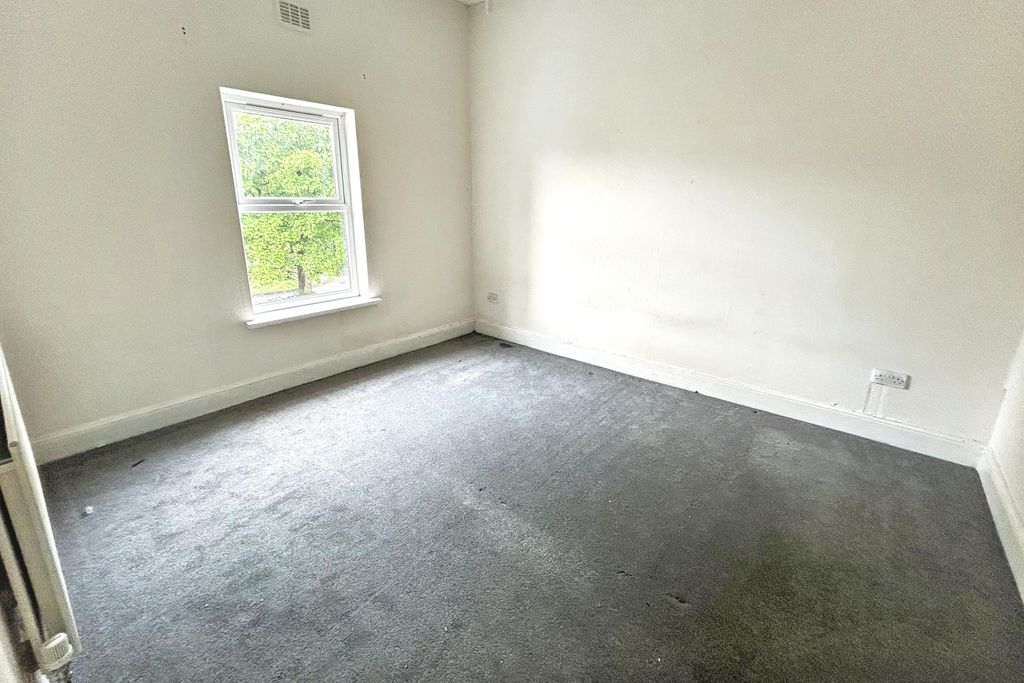 Property photo 3 of 14 5 Sandwell Street, Walsall, West Midlands, Ws1 3Dr