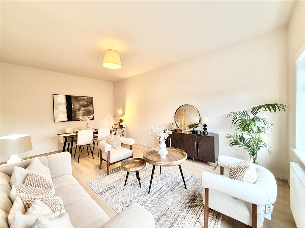 Property photo 3 of 29 Lounge