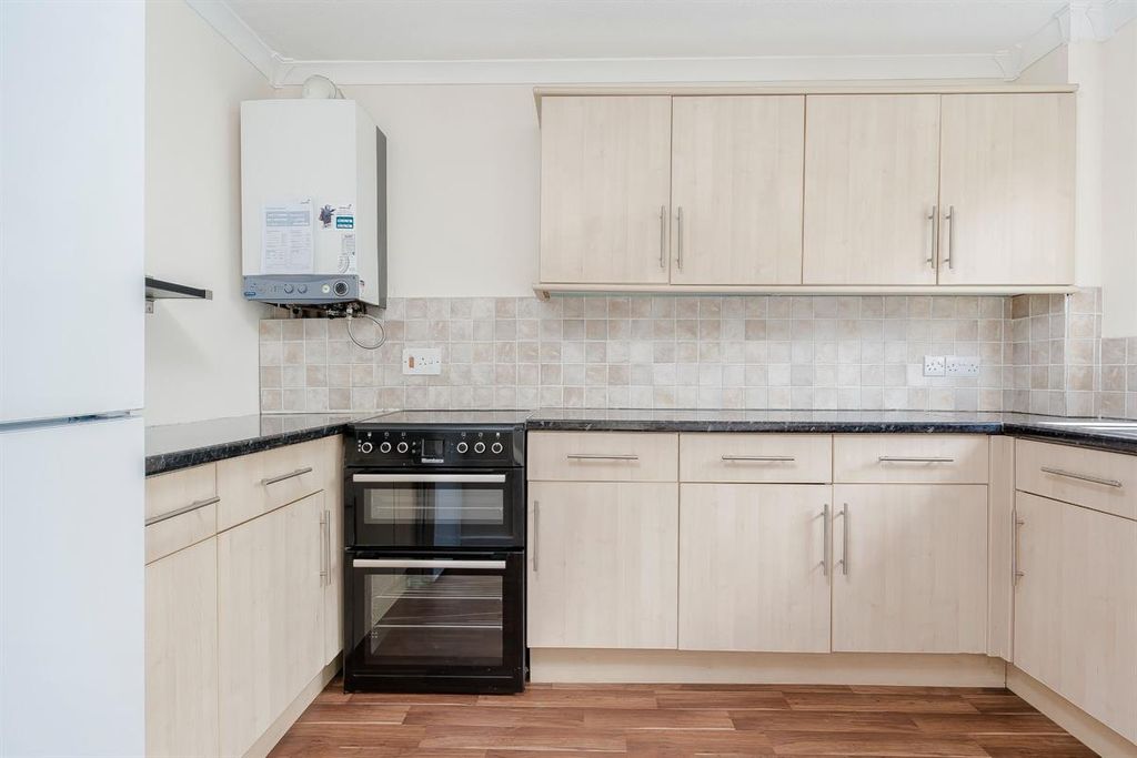 Property photo 2 of 23