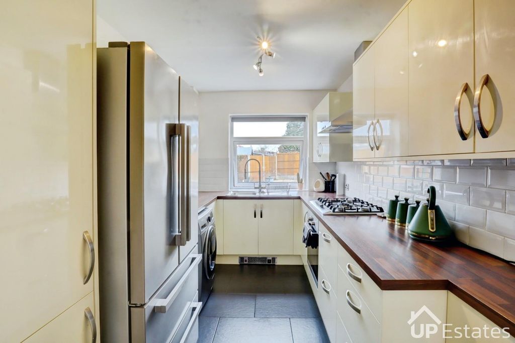 Property photo 3 of 15 Kitchen