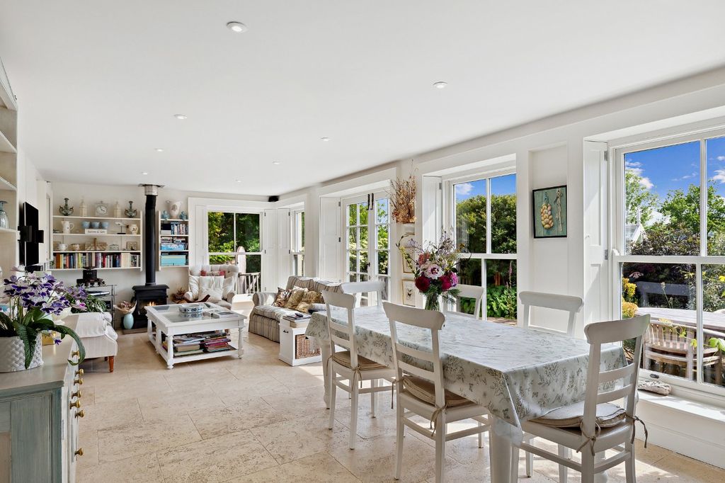 Property photo 3 of 17 Dining Area